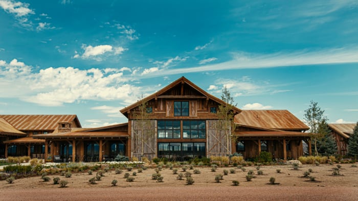 Cheyenne_Club_Exterior_1